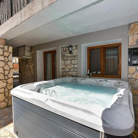 Apartment Loro With Jacuzzi Posedarje Eksteriør billede